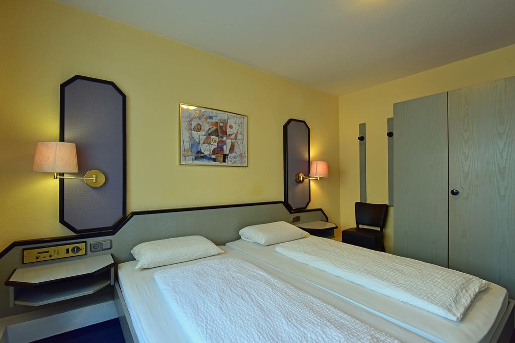 Hotel Wiedenhof Хильден Экстерьер фото